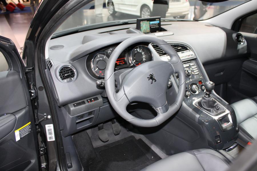  Peugeot 5008 2009 года  (фото 71 из 122)